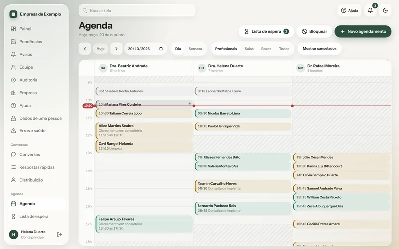 Tela da Agenda, com dados de demonstração: os horários do dia dos profissionais de uma clínica odontológica de exemplo, com uma linha vermelha marcando a hora atual.